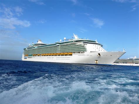 Royal Caribbean's Independence of the Seas: Our cruise trip report with over 100 images