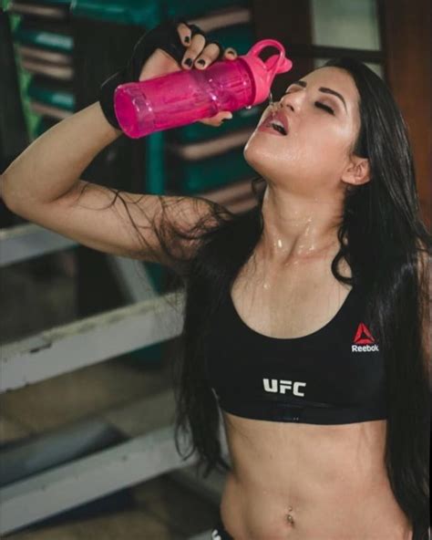 Polyana Viana drinking water | Sherdog Forums | UFC, MMA & Boxing ...