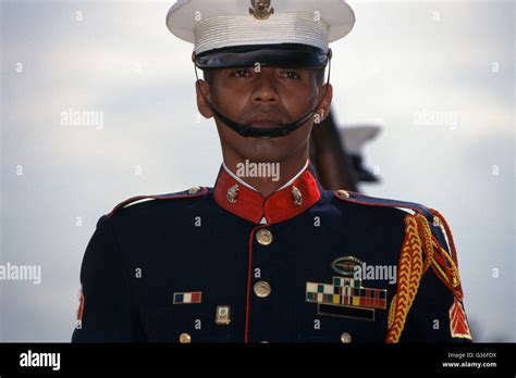 Marine dress uniform hi-res stock photography and images - Alamy