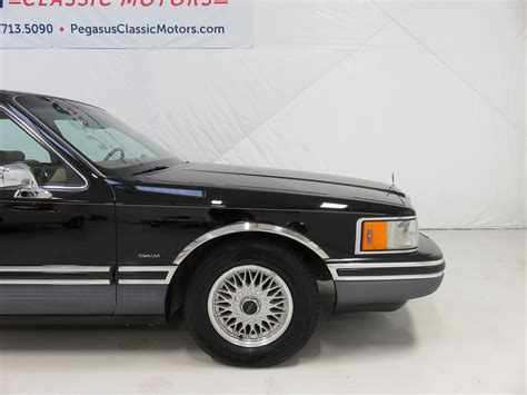 1993 Lincoln Town Car Signature Series - Pegasus Classic Motors