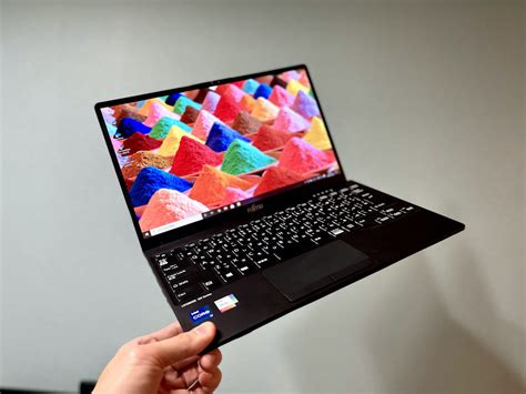 「軽い」以上に「打ちやすい」超軽量ノートLIFEBOOK UH-X/E3の実用性をチェック - Engadget 日本版