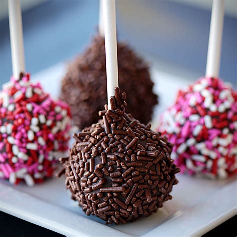 Unique Wedding Dessert Trends, Chocolate Cake Pops Cookie Pops, Chocolate Cake Pops With White ...