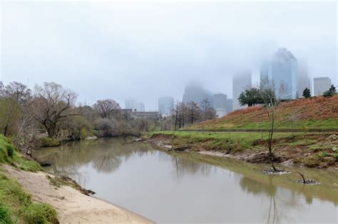 Storms move into Houston as 24-hour severe weather threat kicks off