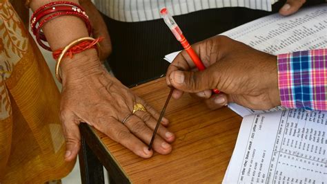 Election Commission readies plan to increase voter turnout in 10 Lok ...