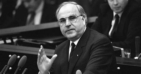 Helmut Kohl, Chancellor Who Reunited Germany, Dies at 87 - The New York ...