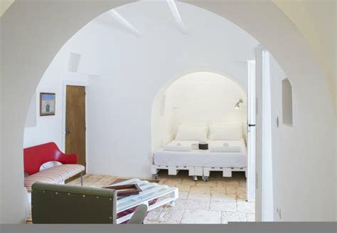 ITALIAN INTERIORS | A design trullo in Puglia in total white