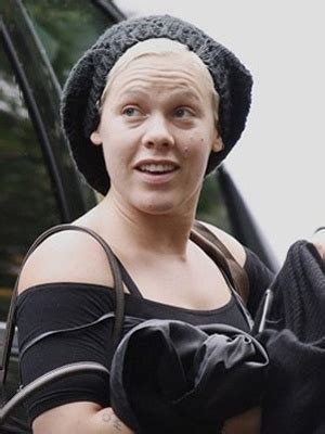 Pink Without Makeup - See Alecia Beth Moore's No Makeup Look!