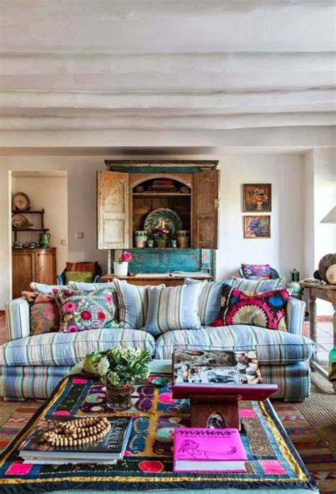 35 Beautiful Small Bohemian Living Room Ideas