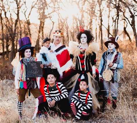 Great costumes! Alice in Wonderland photo shoot | Halloween photoshoot ...