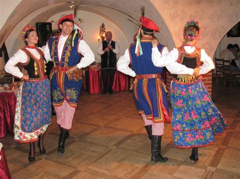 Polish folk dance show in Warsaw | AB Poland Travel