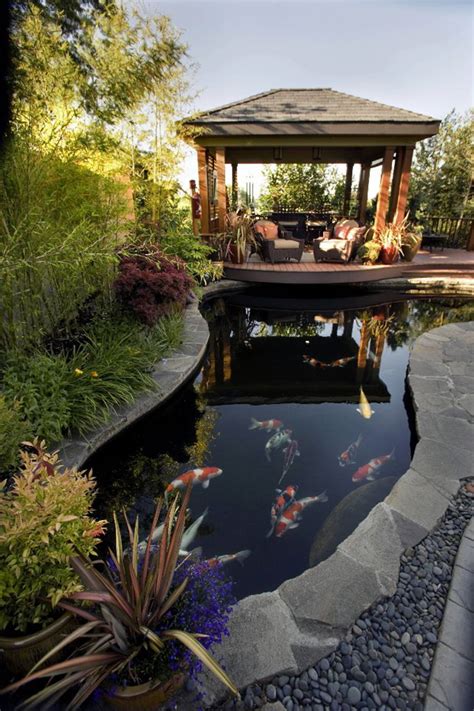 pretty-garden-pond-deck-decoration