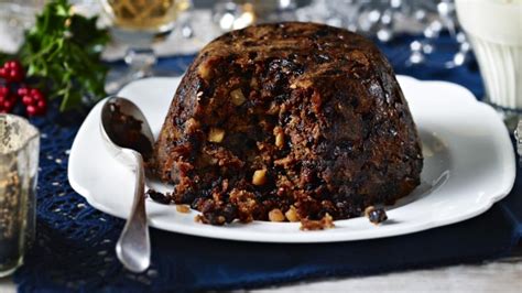 Mary Berry's Christmas pudding recipe - BBC Food