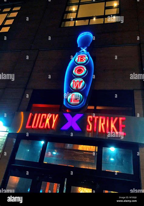 Bowling alley exterior hi-res stock photography and images - Alamy