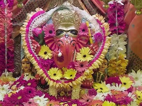 Siddhivinayak Temple Mumbai aarti | Siddhivinayak Temple Mumbai yet to ...