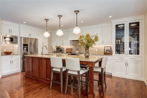 16 Spectacular Traditional Kitchen Interiors You Will Drool Over