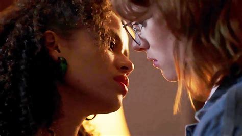 Black Mirror: San Junipero (2016) lesbian clip - Kelly x Yorkie 黑镜 Gugu ...