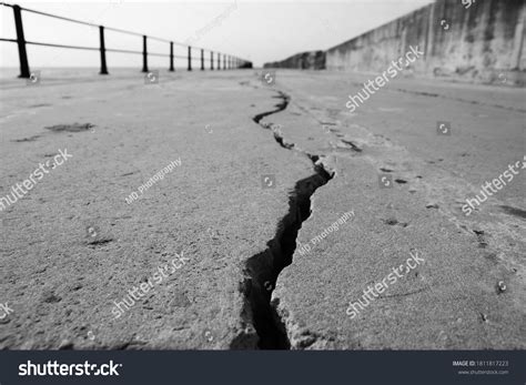 Best Earthquake Crack Road Royalty-Free Images, Stock Photos & Pictures | Shutterstock