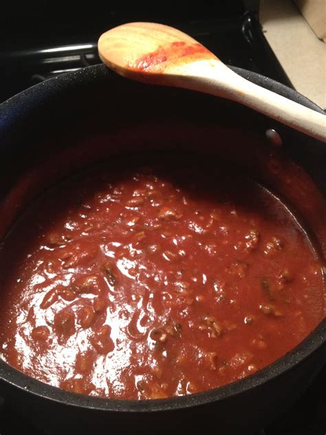 Homemade Red Clam Sauce 1 lg can of tomato sauce 2 cans of whole clams 1 drained 3 cloves of ...