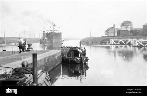 Latchford Locks, Manchester Ship Canal Stock Photo - Alamy