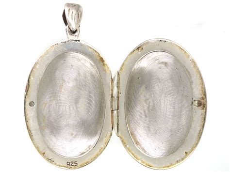 Silver Oval Locket (183K) | The Antique Jewellery Company