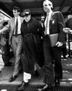 vincent-gigante arrested in bathrobe - The Gangster Report