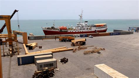 One dead after vessel capsized at Hodeida port: Yemeni officials | Al ...