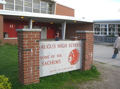 Saugus High school lockdown lifted - Itemlive