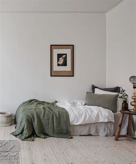 Minimalist Scandinavian Bedroom Decor Ideas 12 - SWEETYHOMEE