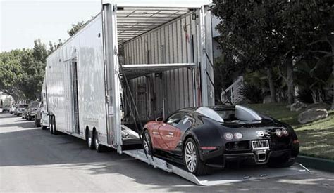 The Advantages of Transporting a Vehicle in an Enclosed Trailer ...