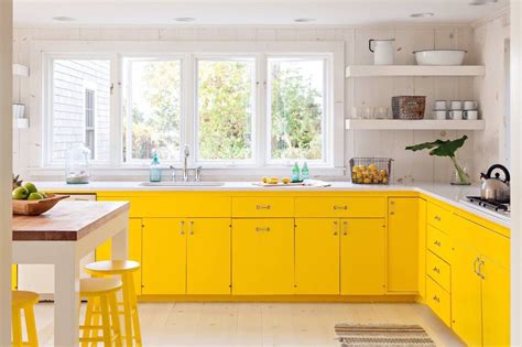 Creating A Bright Space: Yellow Kitchen Walls With Oak Cabinets ...