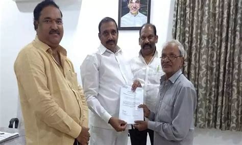 MLA Arekapudi Gandhi hands over CMRF cheque