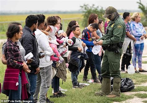 Texas reclaims three islands in the Rio Grande to stem flow of migrants ...