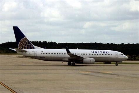 United Boeing 737 Landing Gear Collapses In Denver