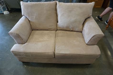 MICROFIBER LOVESEAT - Big Valley Auction