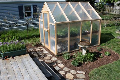 Bepa's Garden: Building a Greenhouse