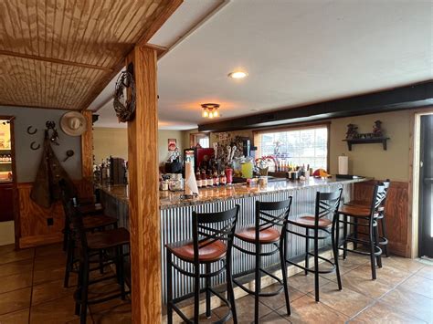 Restaurant | Hilltop Inn & Suites - Your Comfortable Stay in Grove, OK