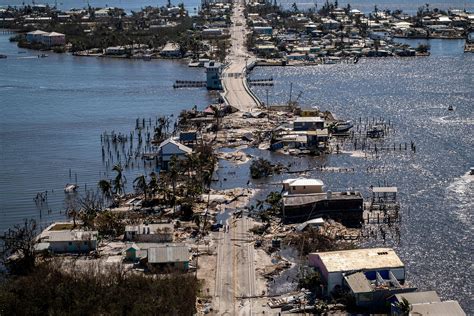 Hurricane Ian: Latest News Updates as It Heads North - Bloomberg