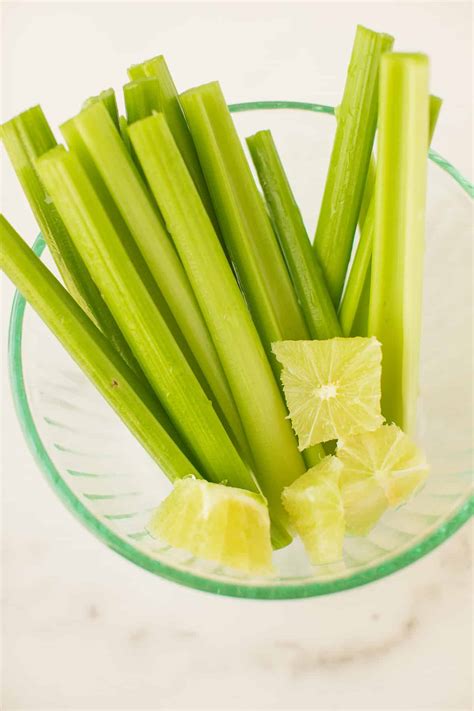 Easy Celery Juice Recipe (Juicer or Blender) - Clean Eating Kitchen