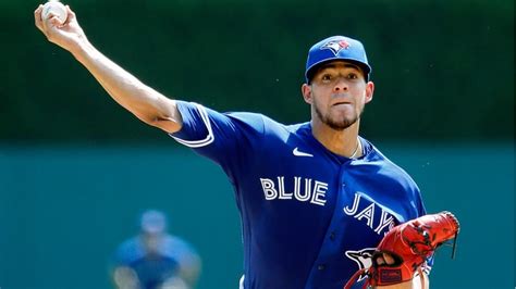 Jose Berrios strikes 7-year extension with Blue Jays, pending physical ...