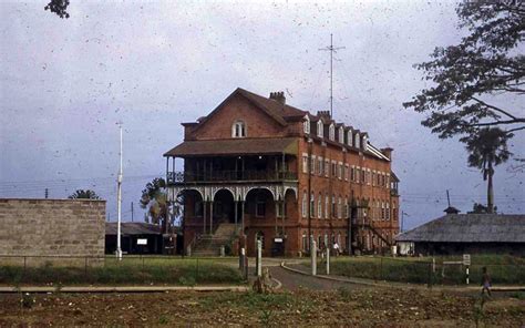 Fourah Bay College (1827- ) •