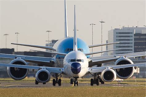 The difference in size of a 737 vs 747 engine! JT9D vs CFM-56 : r/aviation