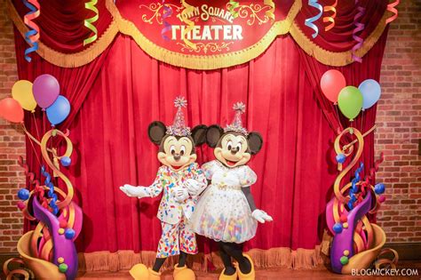 PHOTOS: Mickey and Minnie Meet and Greet Together in New Costumes at Magic Kingdom - Blog Mickey