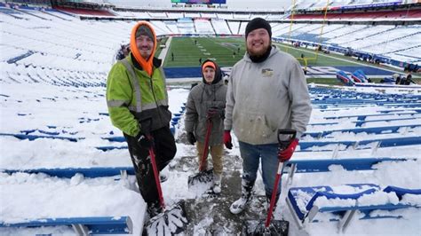 Buffalo Bills fans work hard and play hard while shovelling snow at ...