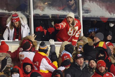 Taylor Swift booed by Bills fans for Travis Kelce's Chiefs game