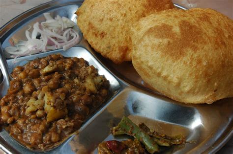 Taste The Flavours Of Street Food With Delhi's 6 Iconic Places For Chole Bhature! - DforDelhi