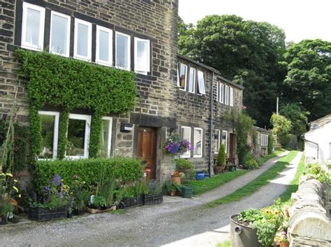 Last Of The Summer Wine | Holmfirth Guide | Last of summer wine, Summer ...