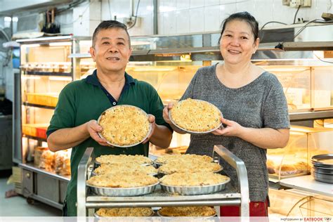 Big Bakery: Old-School Apple Crumble At This 30-Year-Old Bakery ...