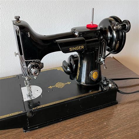 Sewing Machine Review: Singer Featherweight 221 (circa 1951) — Sew DIY