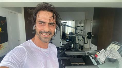 Arjun Rampal sweats it out in new workout post. See Gabriella ...