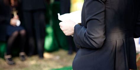 A Guide to Delivering a Eulogy - Robert W. Waid Funeral Home, Inc.